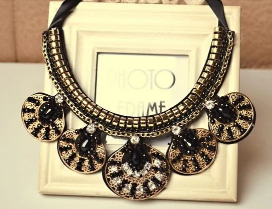 Fashionable Statement Choker Necklace